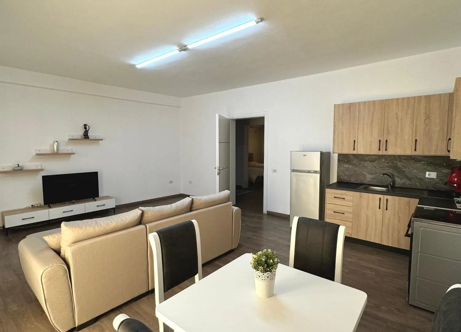 Fredi Apartamento Tirana 0*,